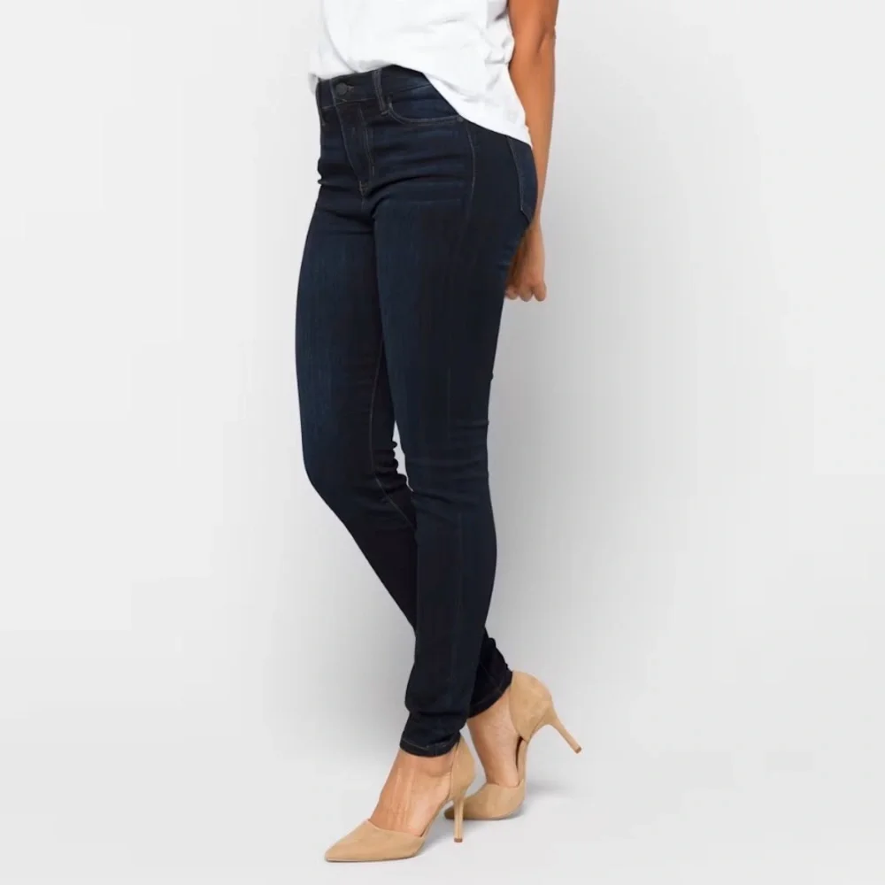 NWOT Dark Wash High Rise Skinny Jeans Petite 8P - Picture 5 of 5